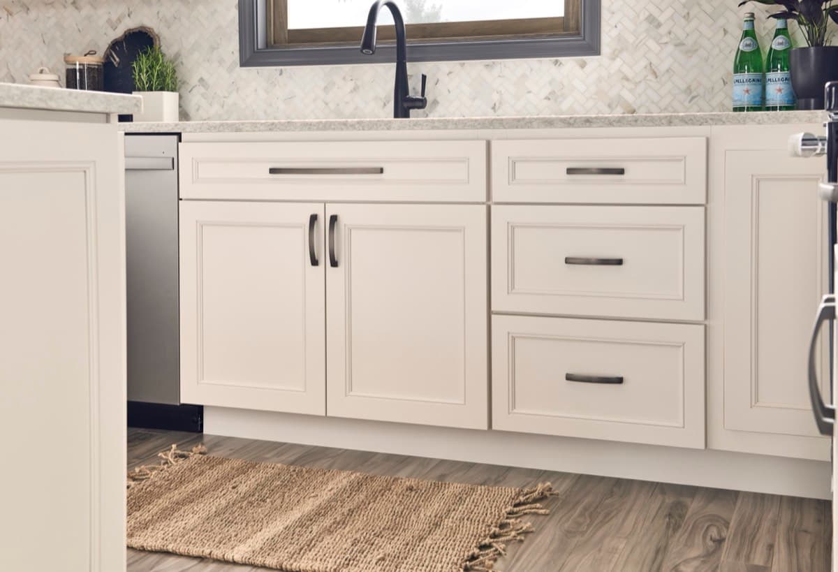 Classic Berwyn Opal kitchen with farmhouse sink